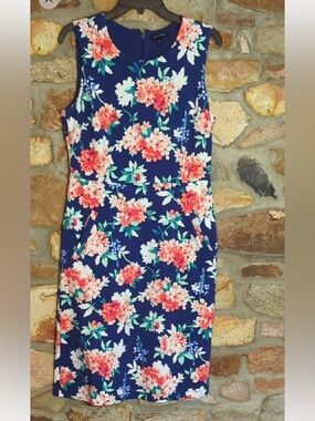 Lands' End Navy Floral Sheath Dress
PTP 22”. Length 45”